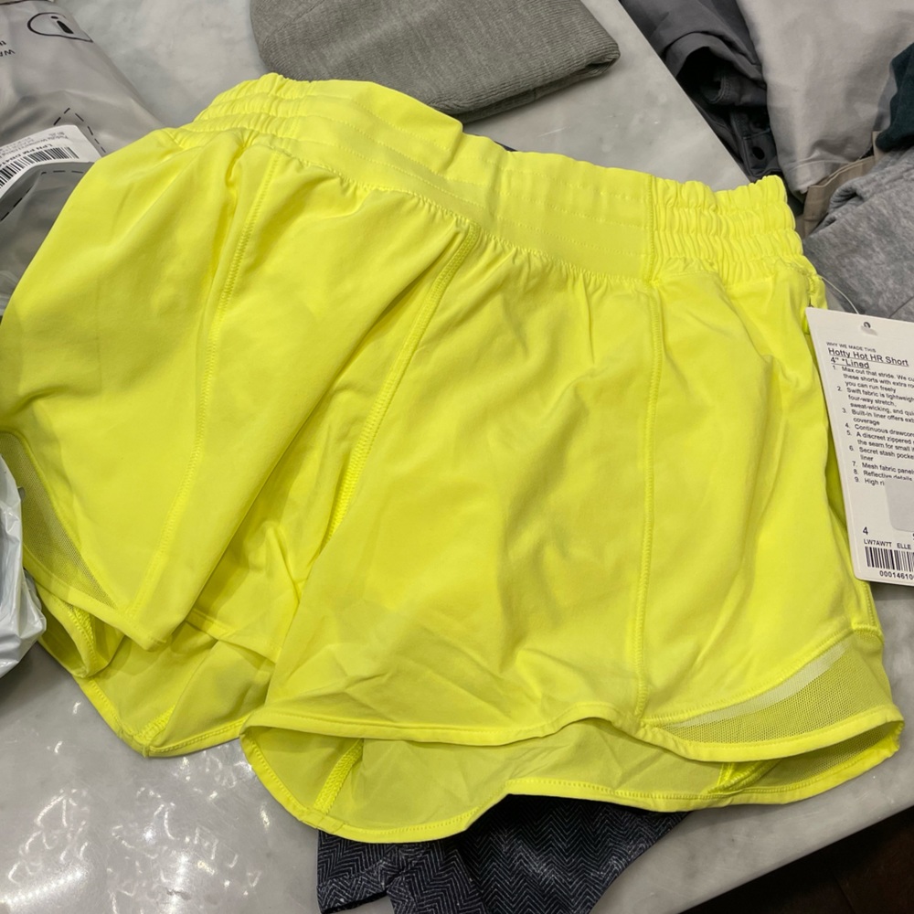 Lululemon Hotty Hot HR Short
4" *Lined